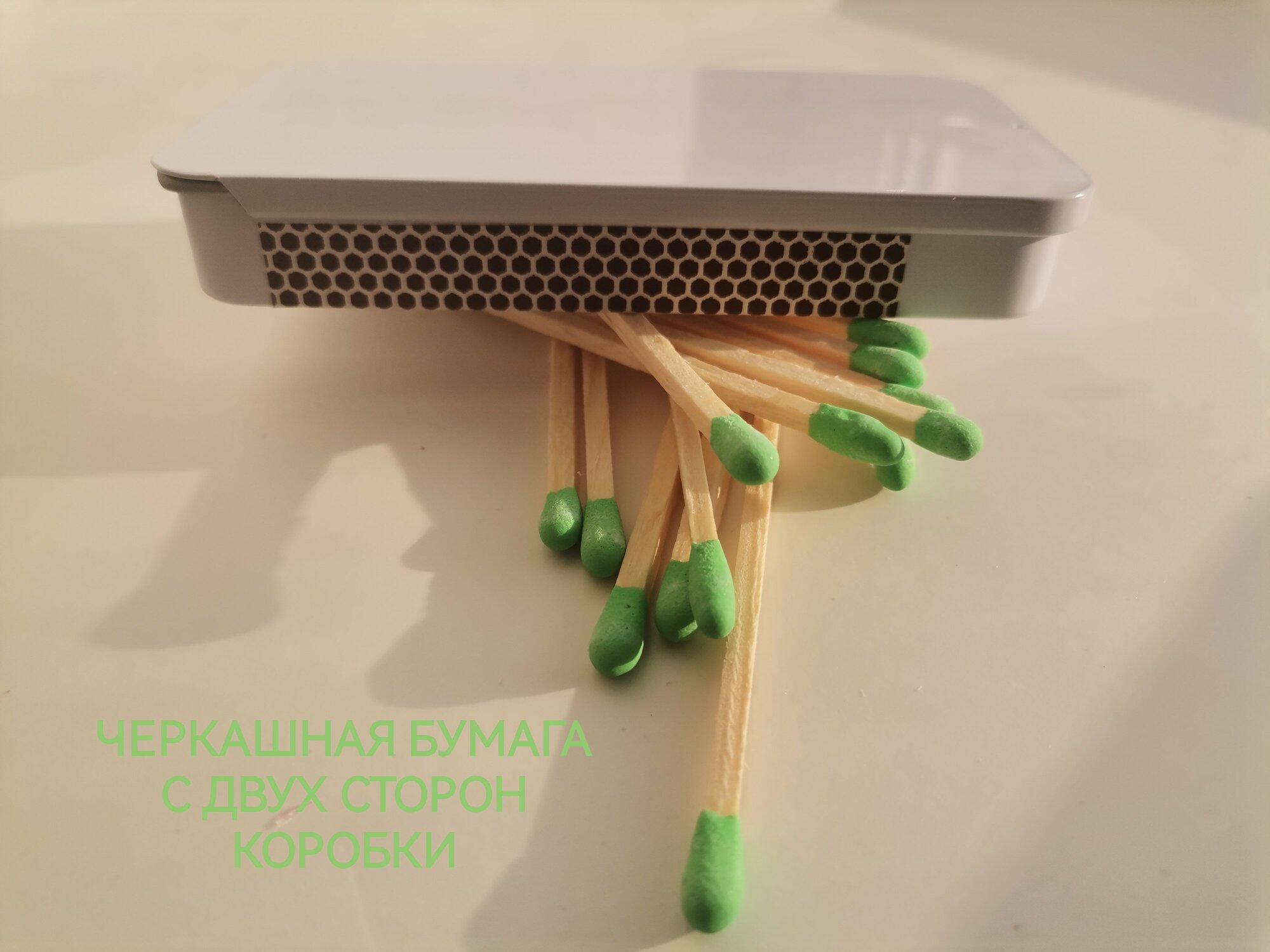 Спички для свечей длинные 100 мм, цветные, зелёные в железной коробке - фотография № 3
