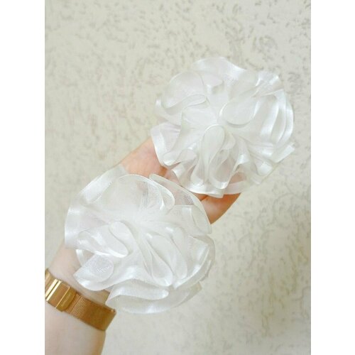 Белые бантики