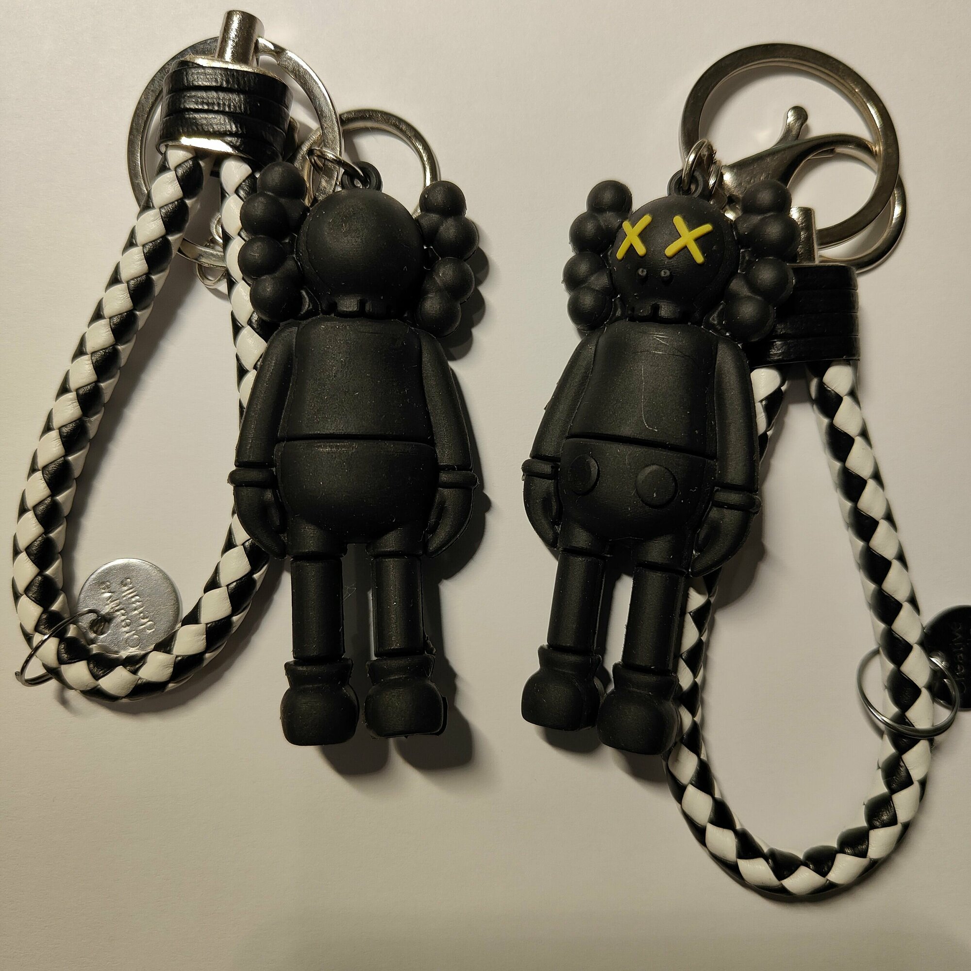 Купить Брелок KAWS за 469р. с доставкой