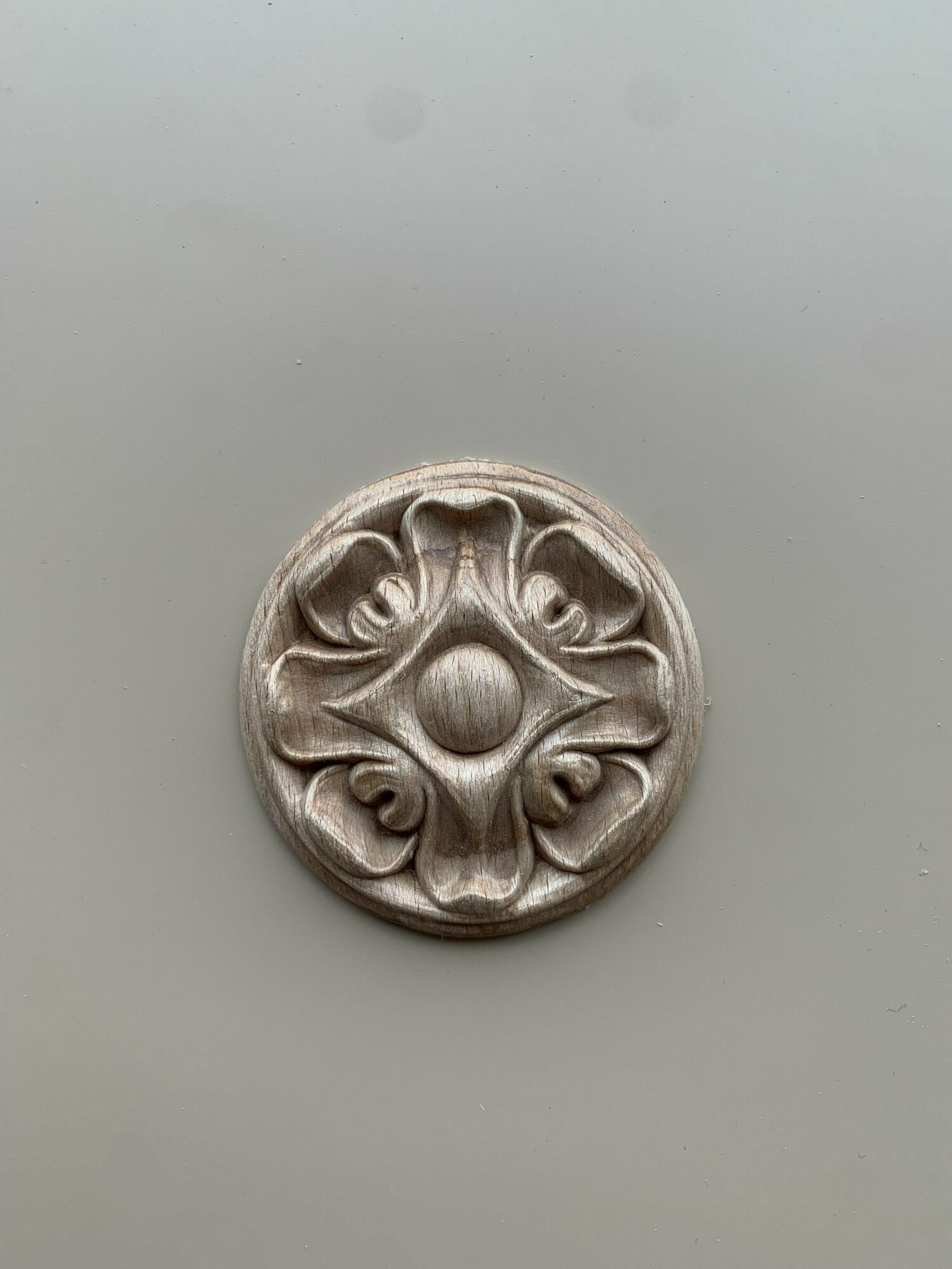 фото Резной декор RR27 из массива Бука 65 x 65 x D : 10 (мм)