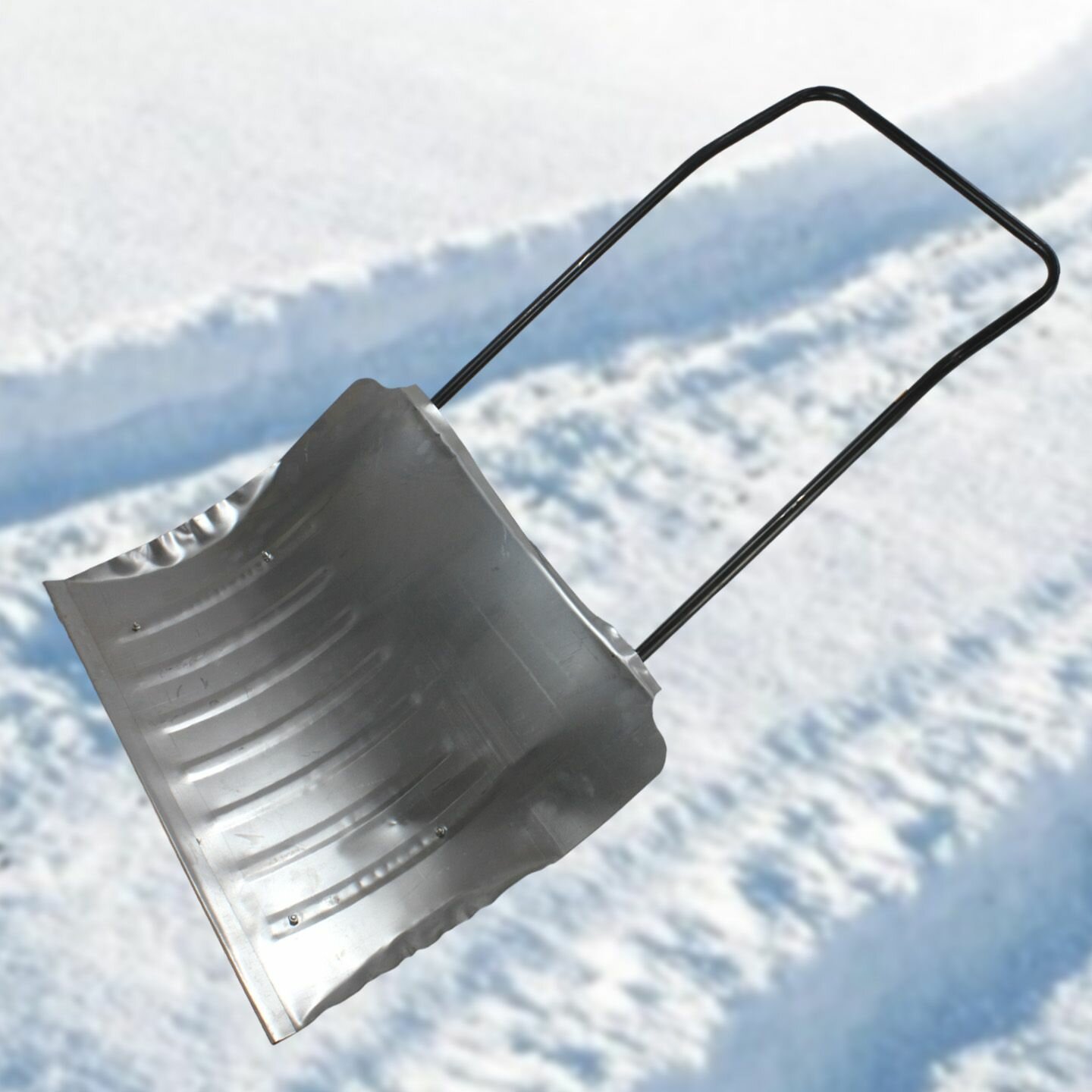 Скрепер для снега оцинкованный усиленный планкой, с ребрами жесткости. Размер ковша: 750*600*0,8 мм