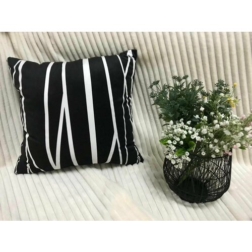 Подушка декоративная из полиэстера квадратная 45 см, черного цвета с абстрактным рисунком