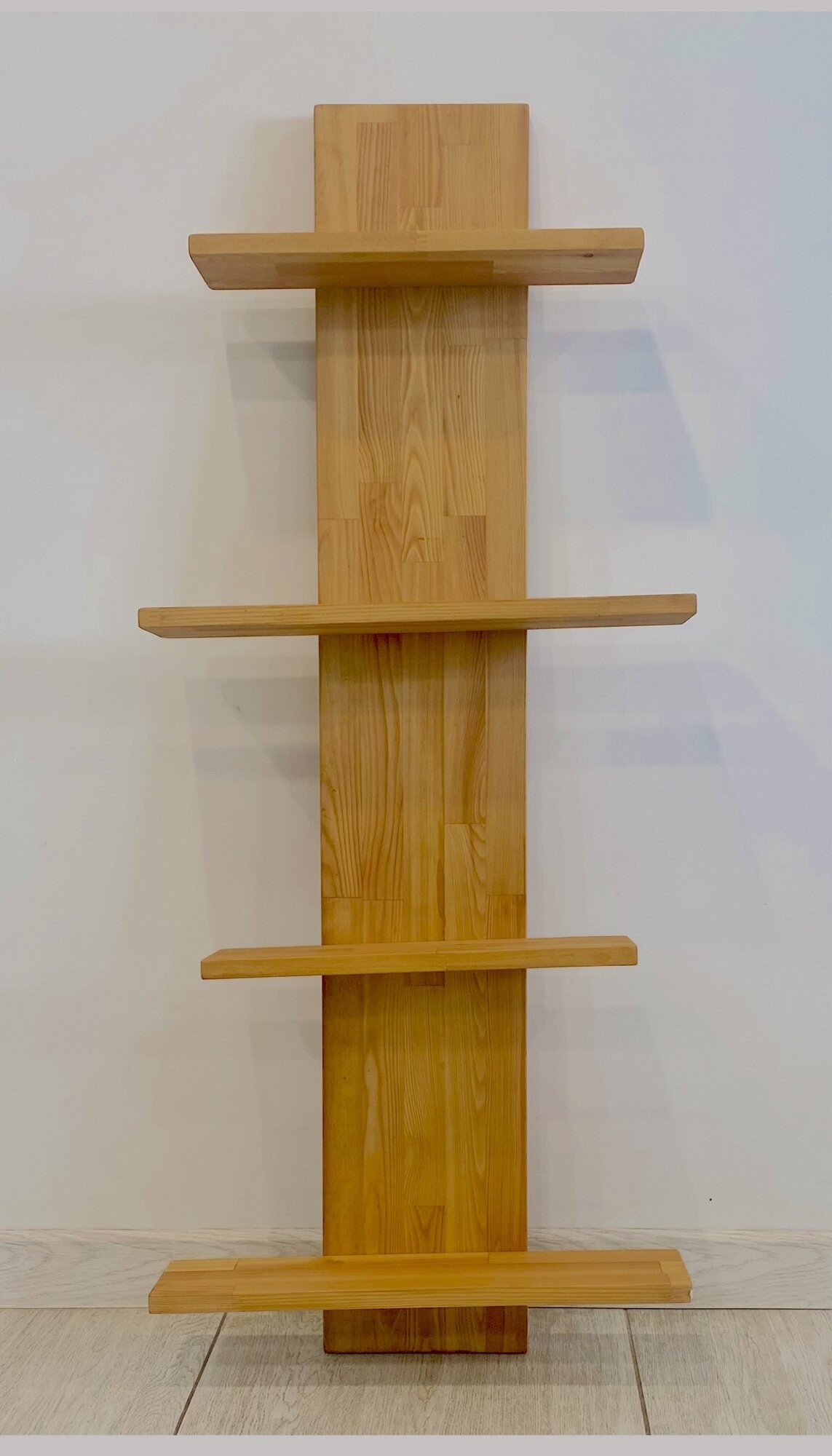 фото Деревянная полка для ванной из лиственницы