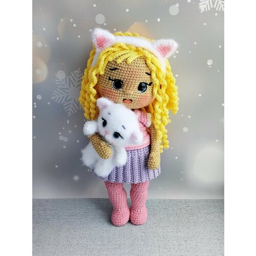 Вязаная куколка с котёнком