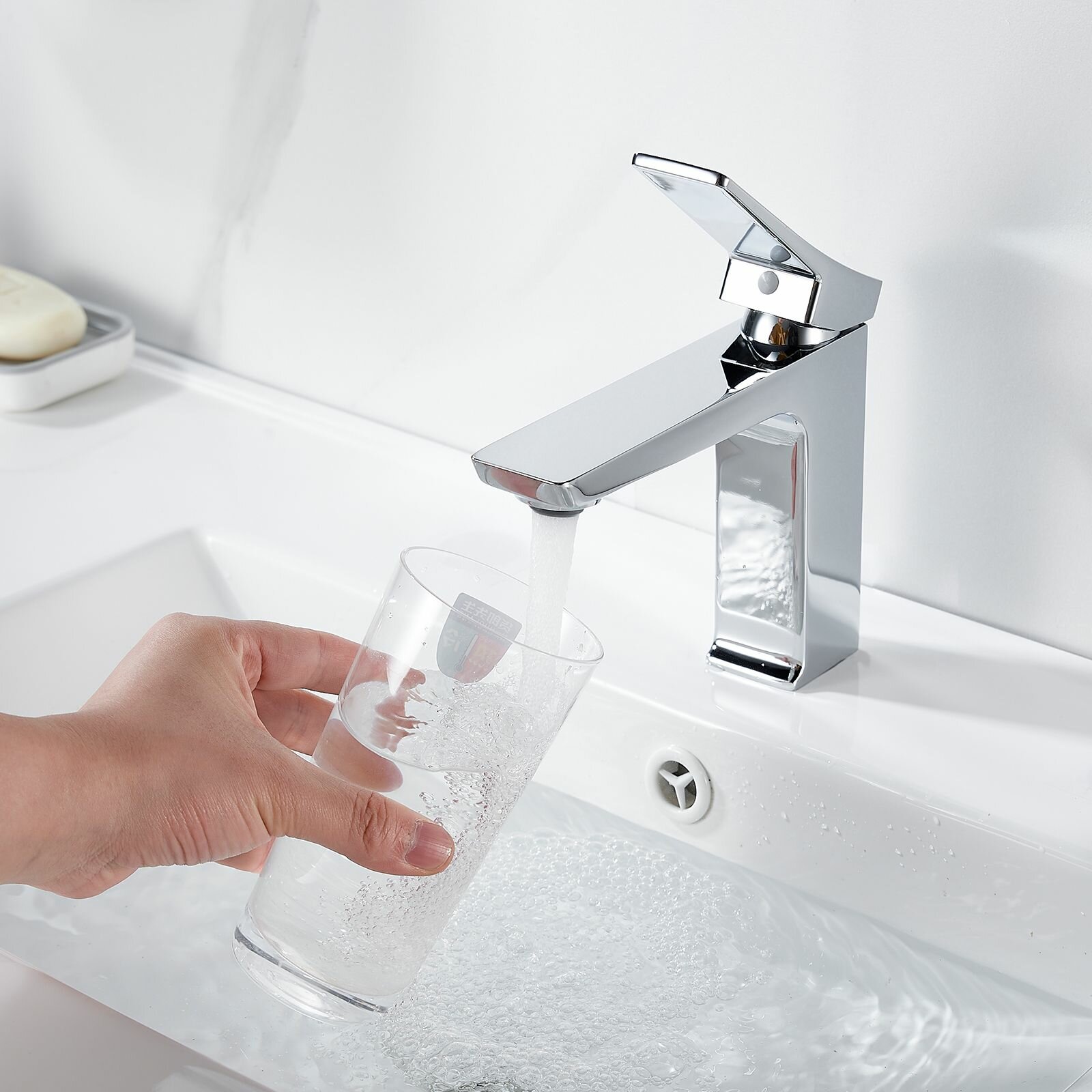 Смеситель Shevanik S4401, латунь, гибкий излив 14 см, керамический картридж, аэратор — фото 1