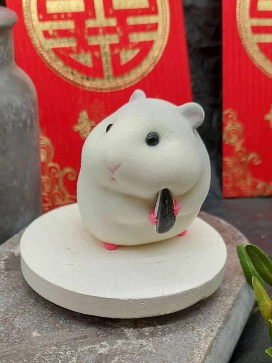 Фигурка милого хомячка с семечкой украшения для автомобиля, дома, рабочего стола — фото 1