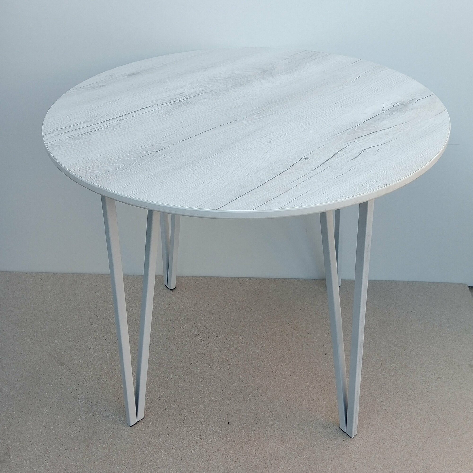 фото Стол Круглый 600 мм Для Кухни, Кафе, Бара, Гостиной ( цвет канадский ДУБ )белая ножка