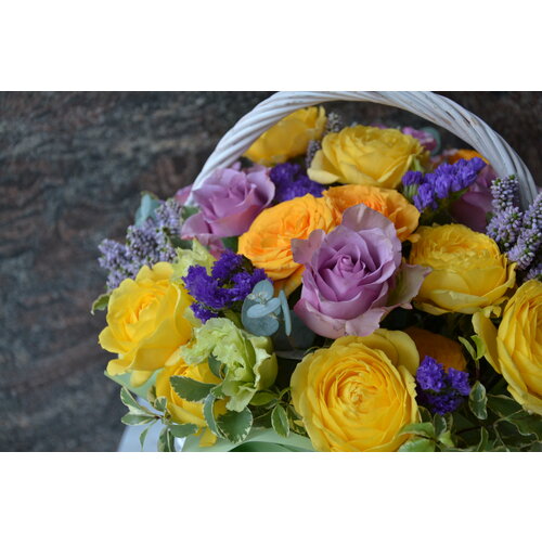 Букет свежих цветов " Солнечное настроение" в корзине