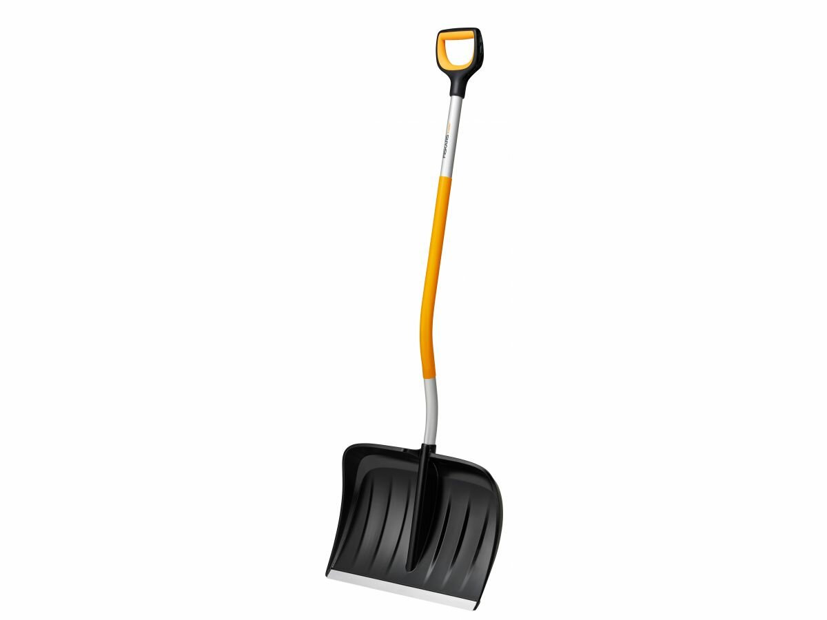 Лопата снеговая c изогнутой ручкой X-serie Fiskars