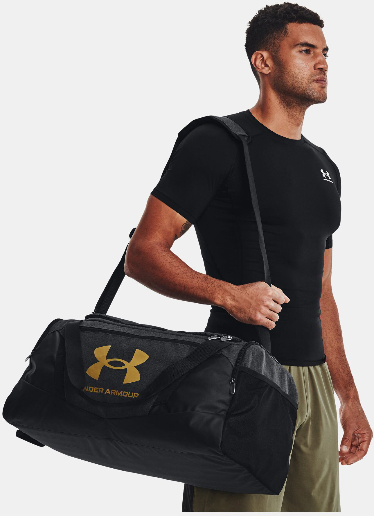 Сумка спортивная Under Armour Undeniable 5.0 Duffle MD черный-золото - фотография № 5