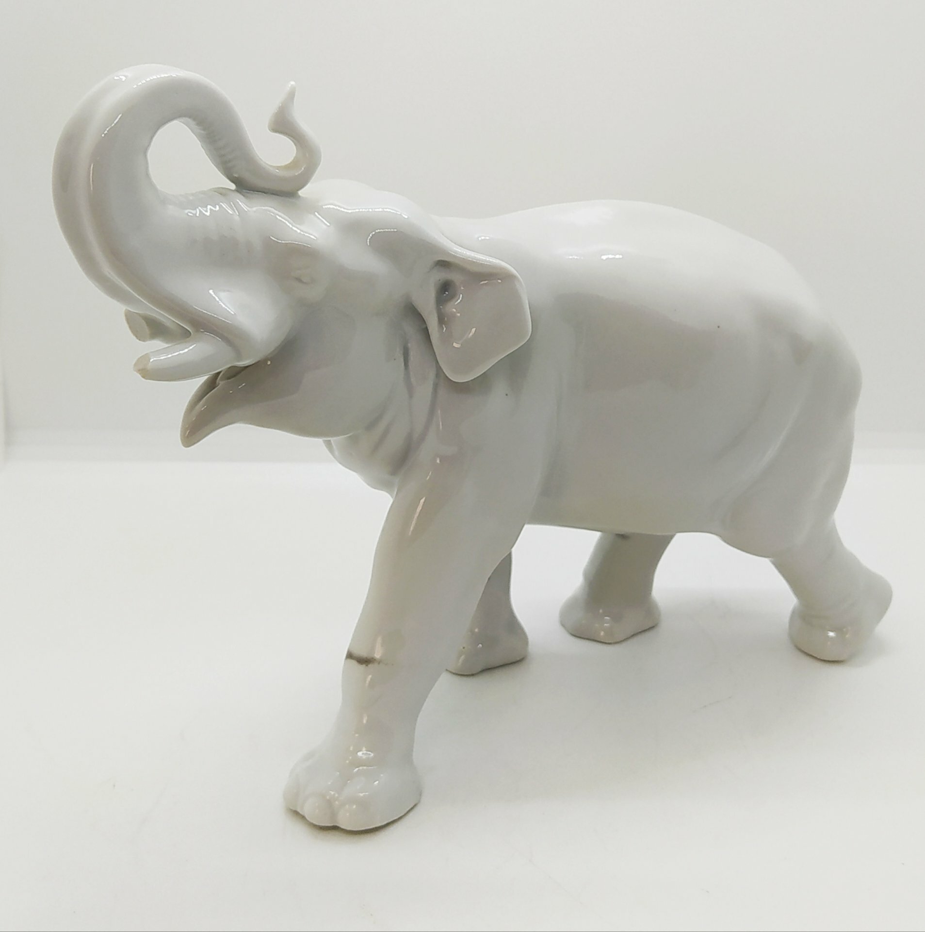 фото Статуэтка "Слон", фарфор, роспись, Ленинградский фарфоровый завод (ЛФЗ), СССР