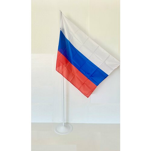 Флаг России напольный с белым флагштоком флаг россии 90х135 см с белым металлическим флагштоком однорожковым fnw 1