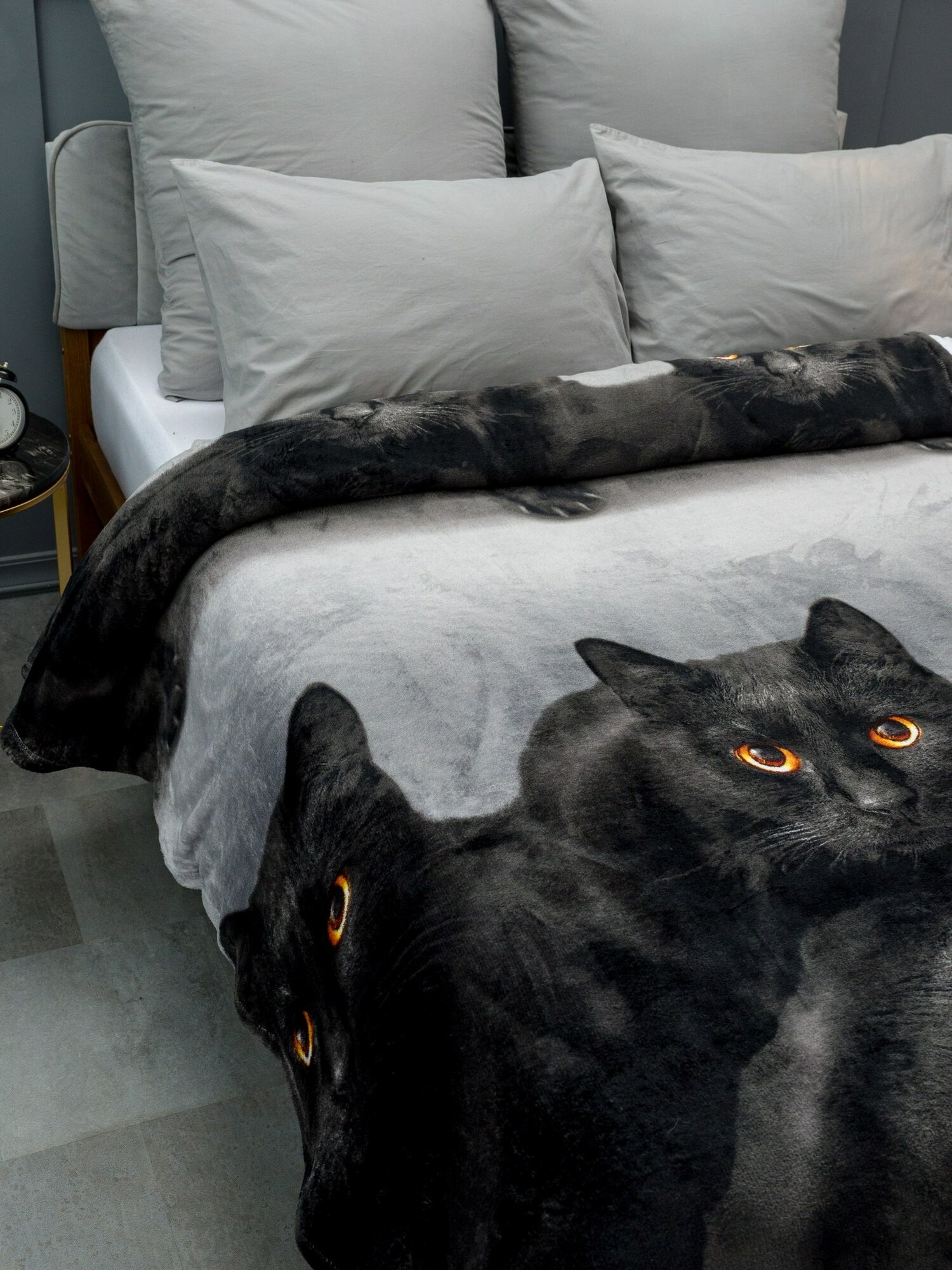 Плед 150х200 Павлина Черный котик, 1.5-спальный черный серый на диван — фото 1