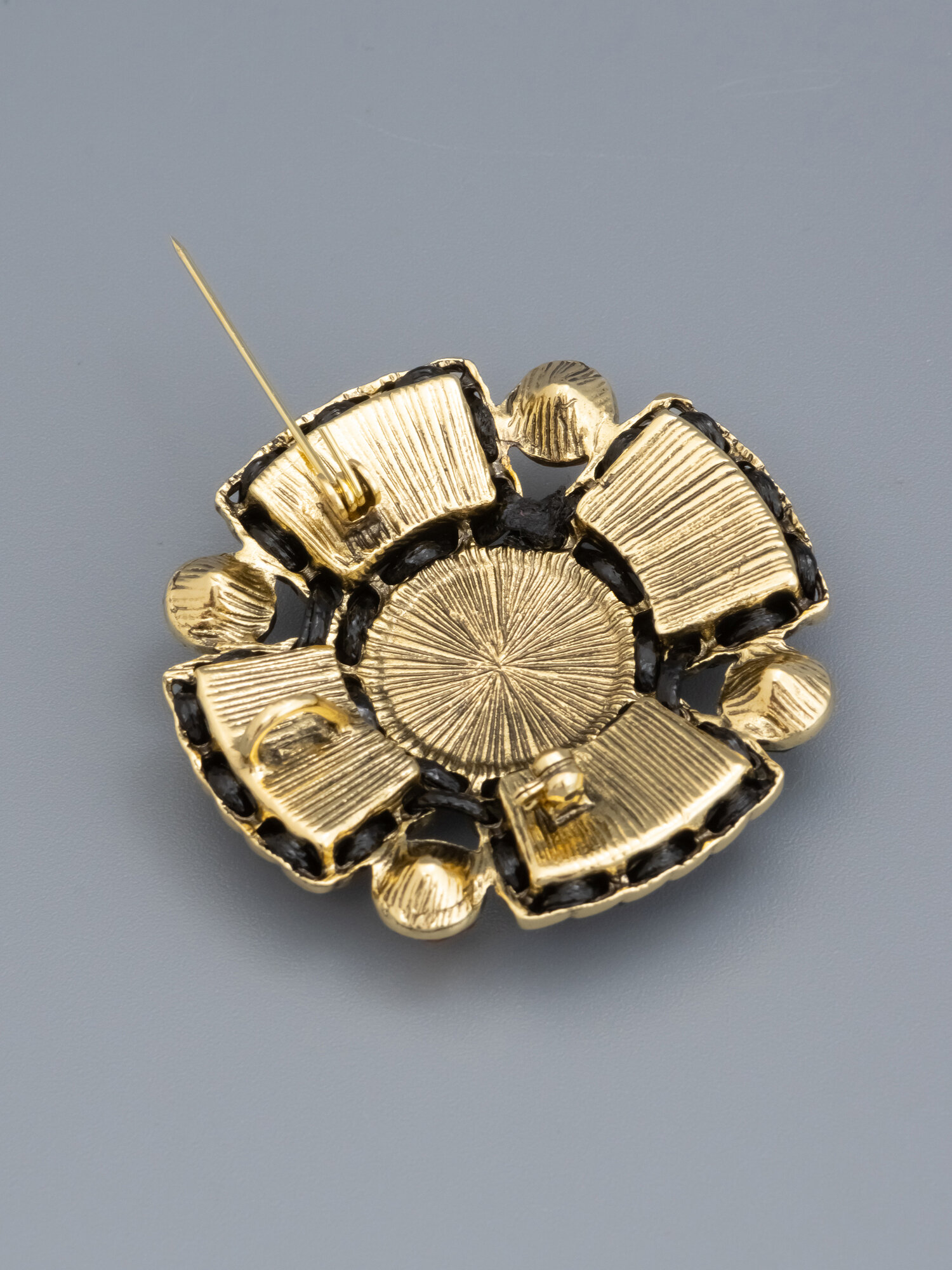 Брошь ЖемАрт, кристалл, 1 шт., мультиколор — фото 1