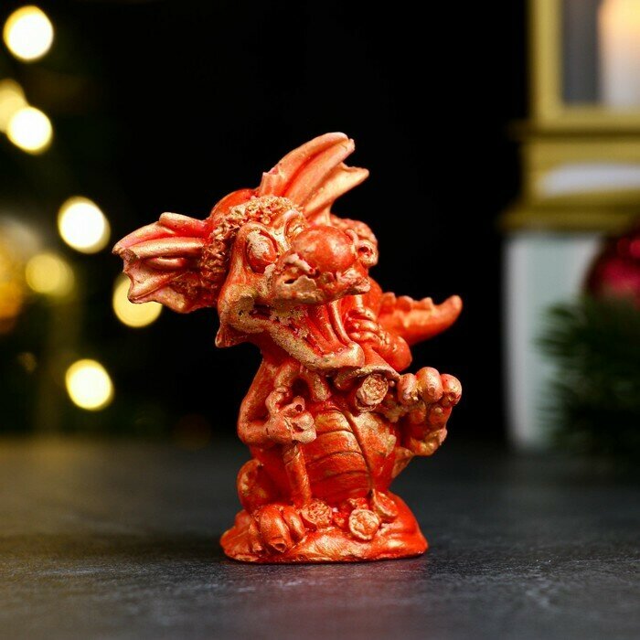 Фигура "Дракон с мешком подарков" красный с позолотой, 6х4х4см