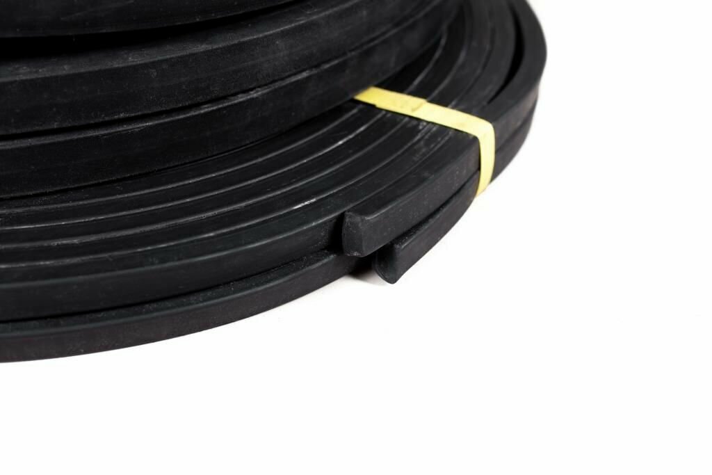 Шнур резиновый уплотнительный черный монолитный жесткий прямоугольный размер 3х6 мм длина 5 метров