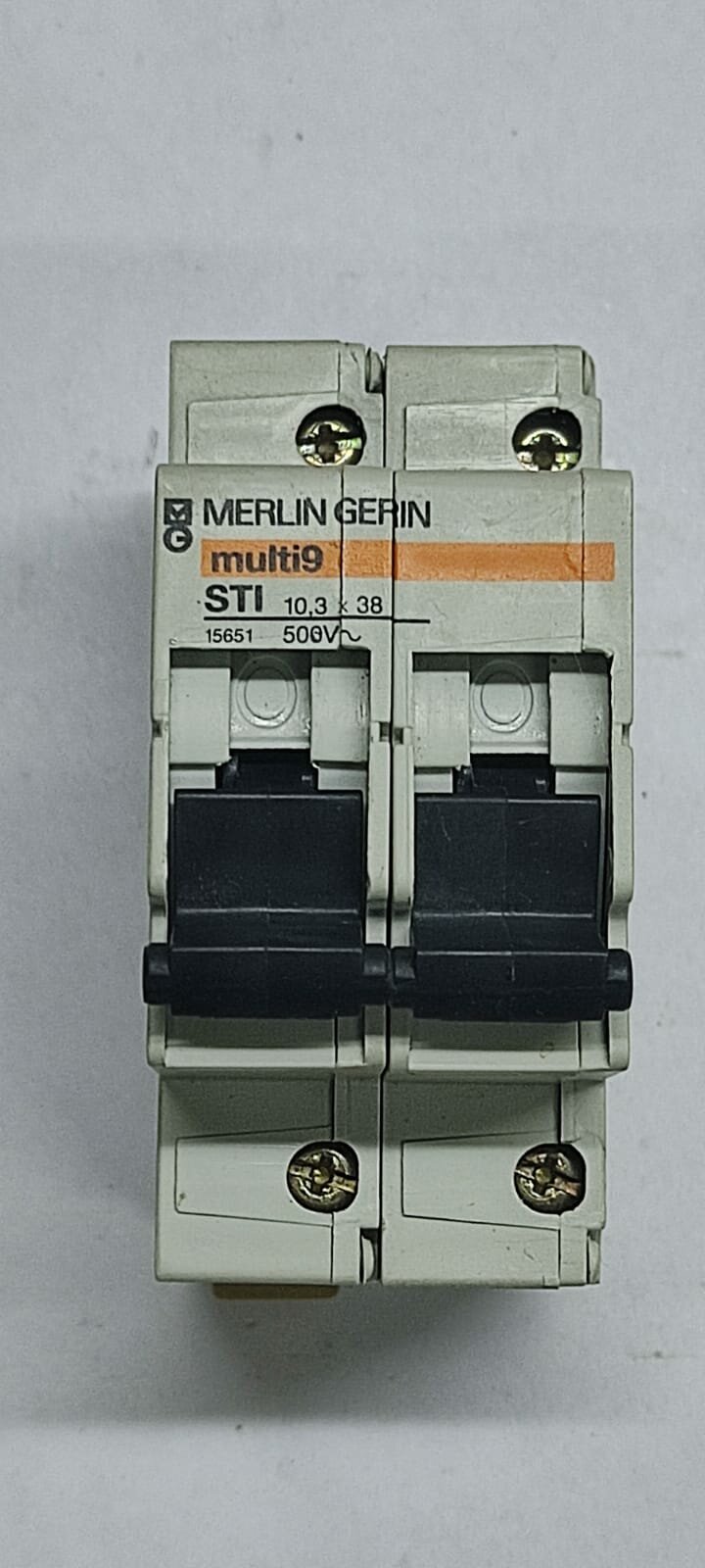 Schneider Electric MERLIN GERIN Разъединитель-предохранитель STI 1П+Н 10,3X38 500В 15651