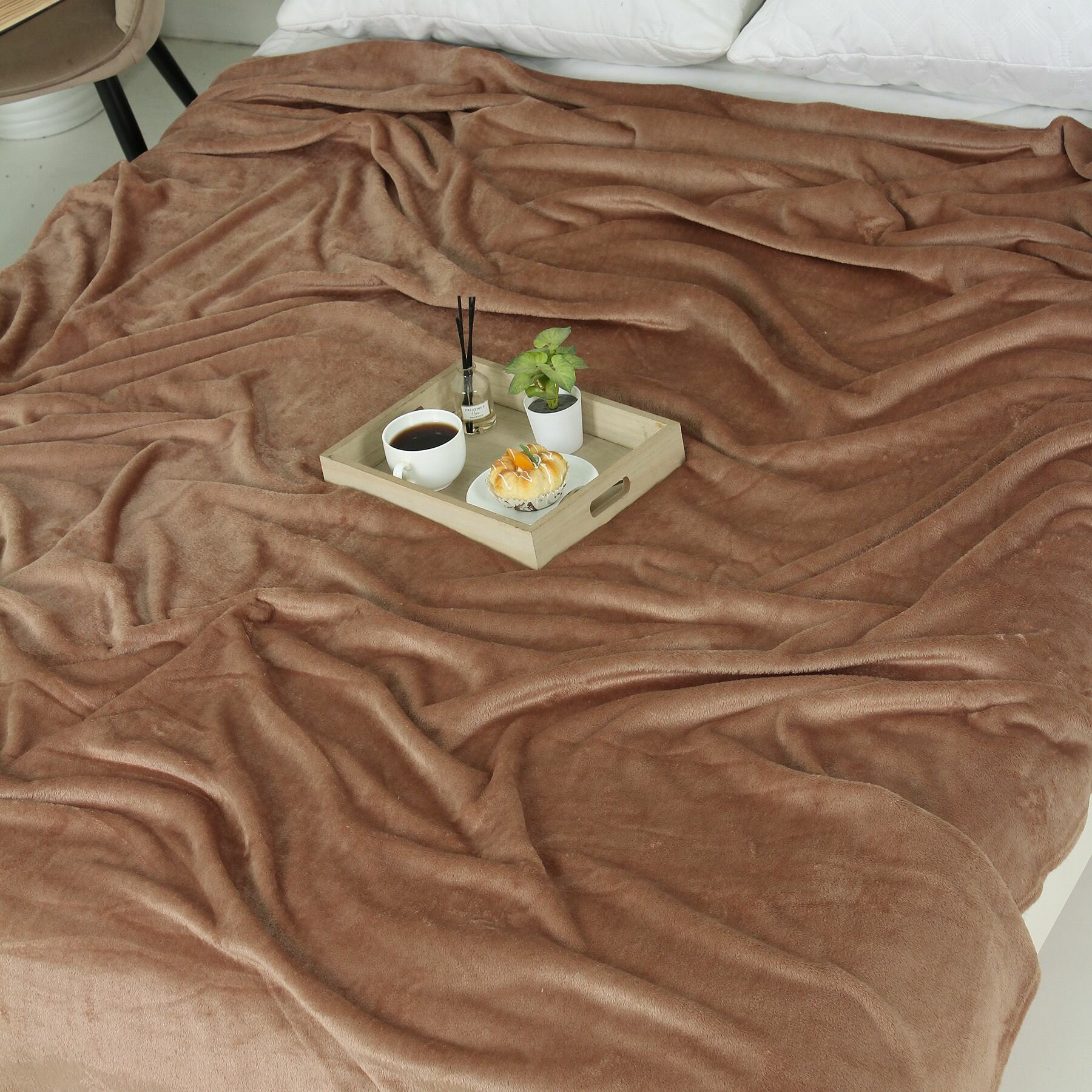 Плед 150х200 на диван однотонный коричневый - фотография № 8