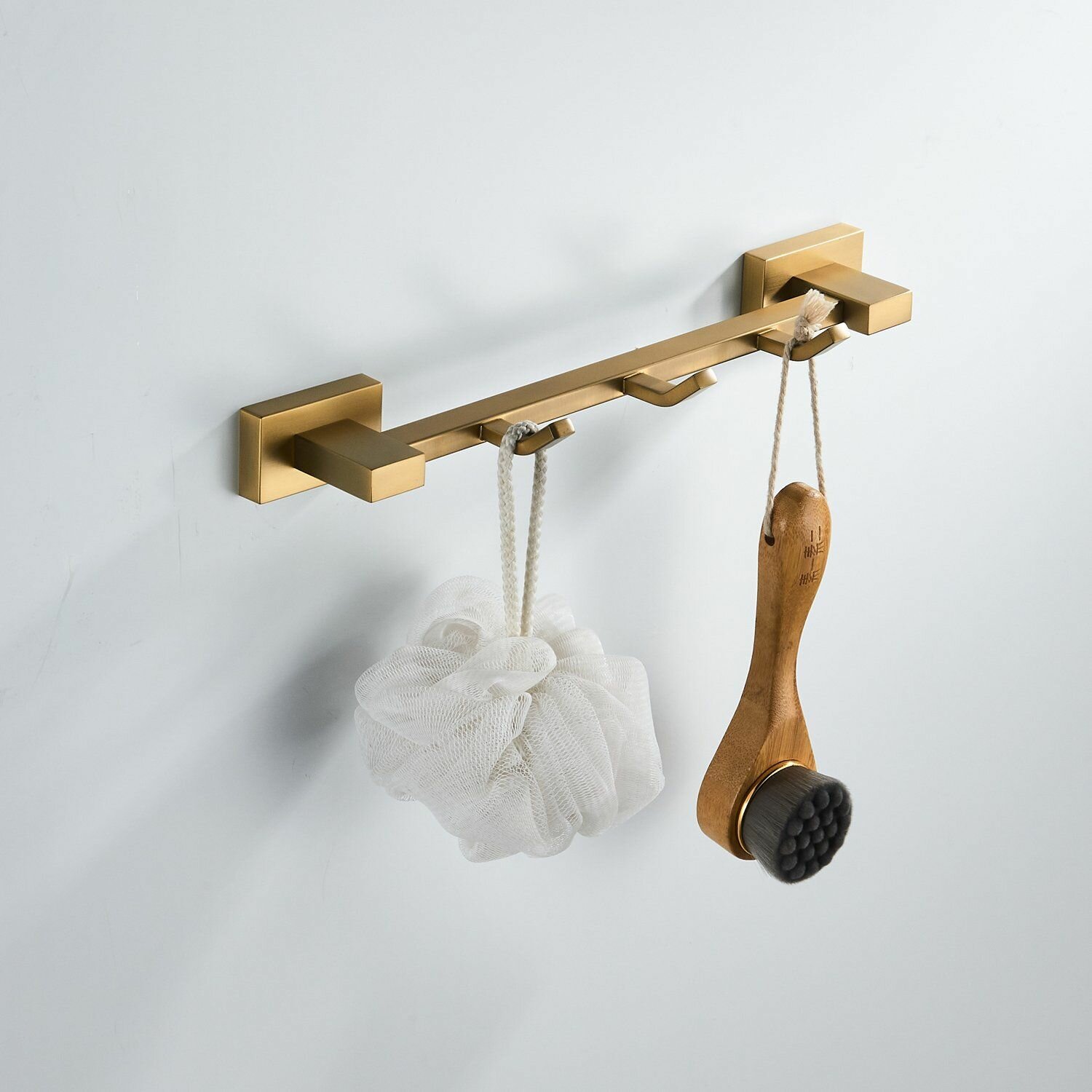 Планка с 3-мя крючками для ванной комнаты SHEVANIK SG5631G золотой сатин