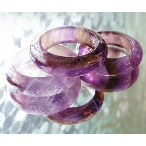 фото Кольцо кольцо из цельного камня аметист 18 мм талисман сверхвозможностей и благородства, аметист, размер 18, фиолетовый индия