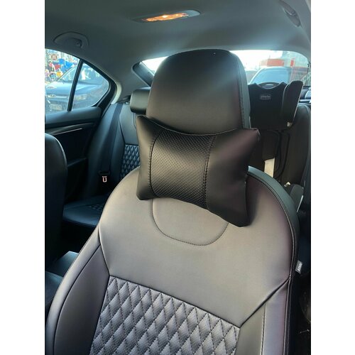 Подушка автомобильная из экокожи под голову, подголовник в машину для водителей