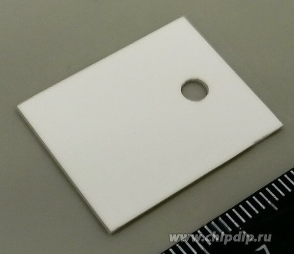 фото Al2O3 KC304000-TO220.063A, Подложка керамическая теплопроводящая Al2O3 25 Вт/мК, 25кВ/мм для ТО-220 0,63х12х18 отверстие d3,6