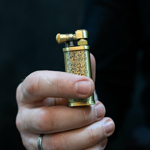 Винтажная бензиновая зажигалка Индийский мотив Латунная 1423₽