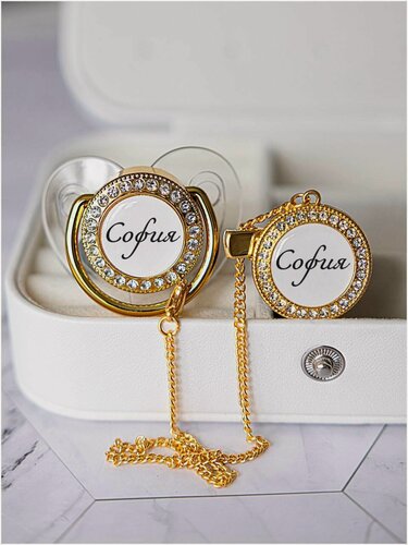 Изображение товара Именная пустышка София для новорождённого и держатель