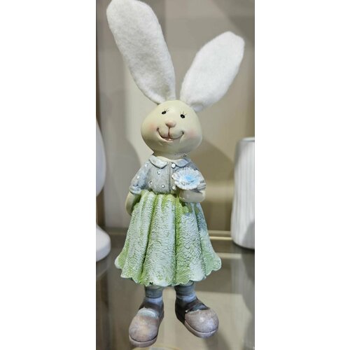 Красивая статуэтка Кролик с цветочком 20 см декор и интерьер в дом 1390₽