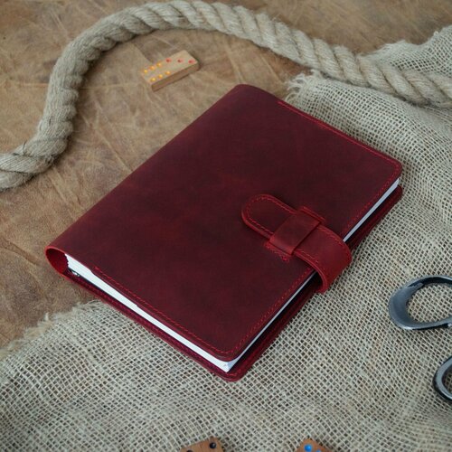 Изображение товара Кожаный красный блокнот на кольцах формата А5. Винтажный стиль