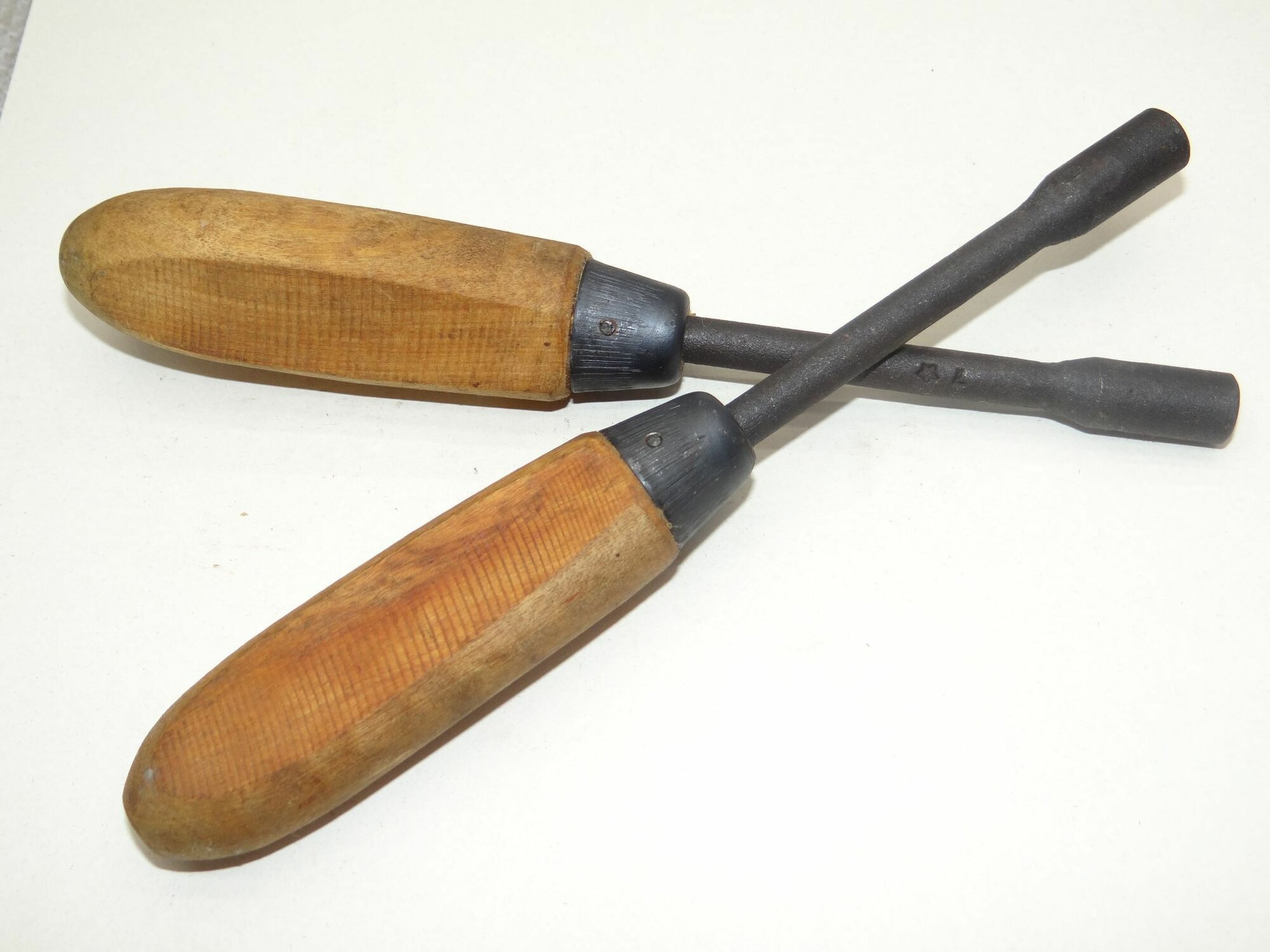 фото Ключ отвертка торцевой с внутренний шестигранником 7мм соотв. ГОСТ СССР (деревянная ручка)