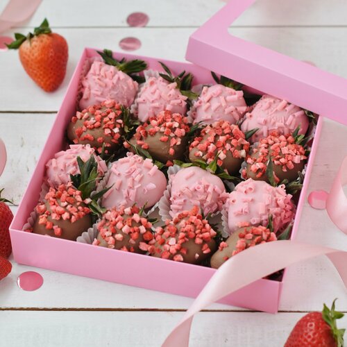 Клубника в шоколаде Pink edition сладкий подарок для девушки 16-25 шт 2620₽