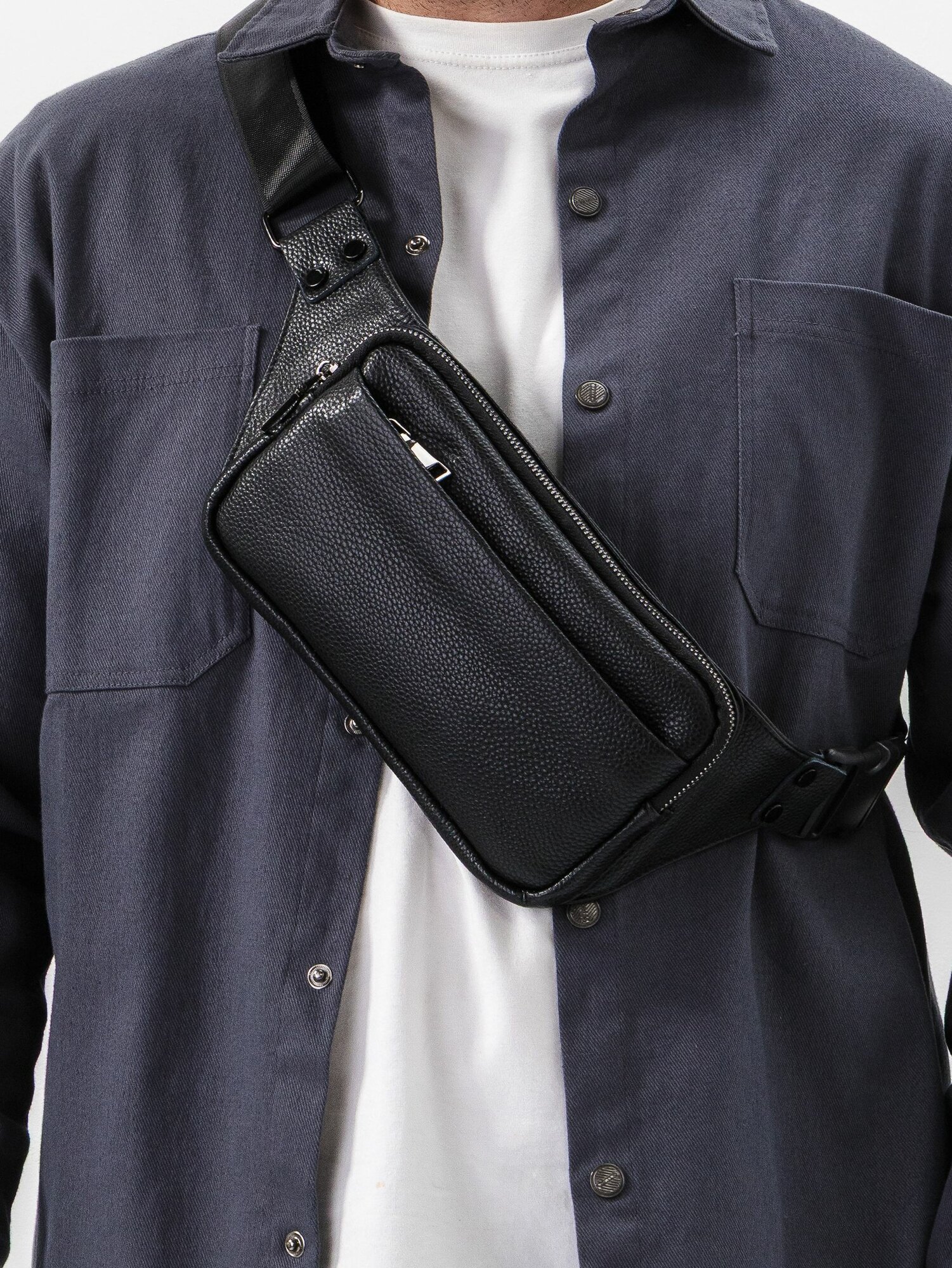 Сумка поясная , фактура зернистая, черный матовый