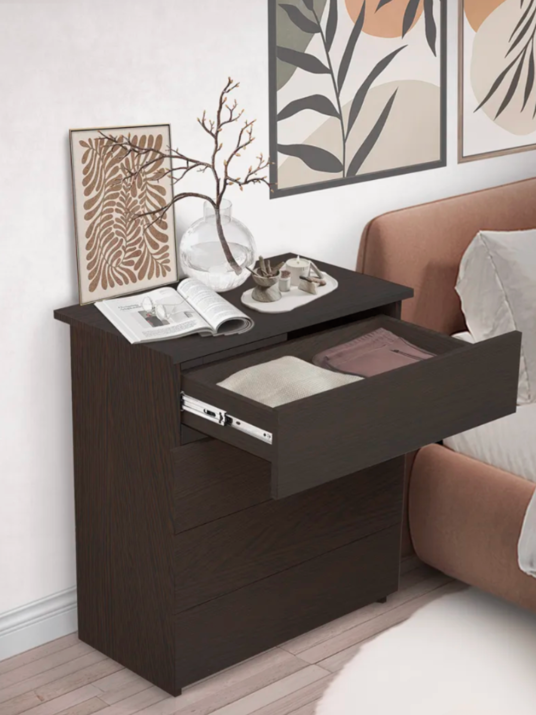 Компактный комод с четырьмя ящиками для одежды и вещей — фото 1