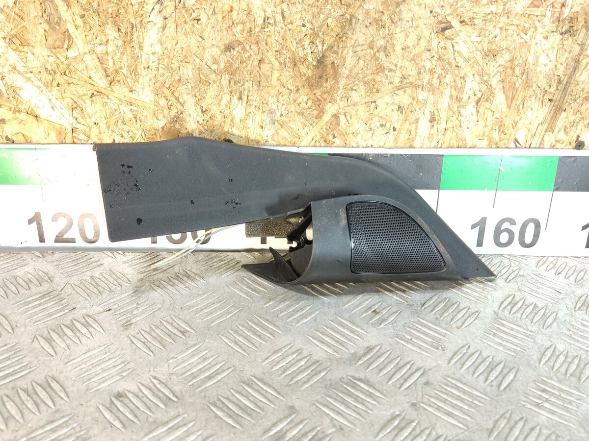 Крышка зеркала внутренняя правая FORD Focus 2005-2008 4M51A23408AJ