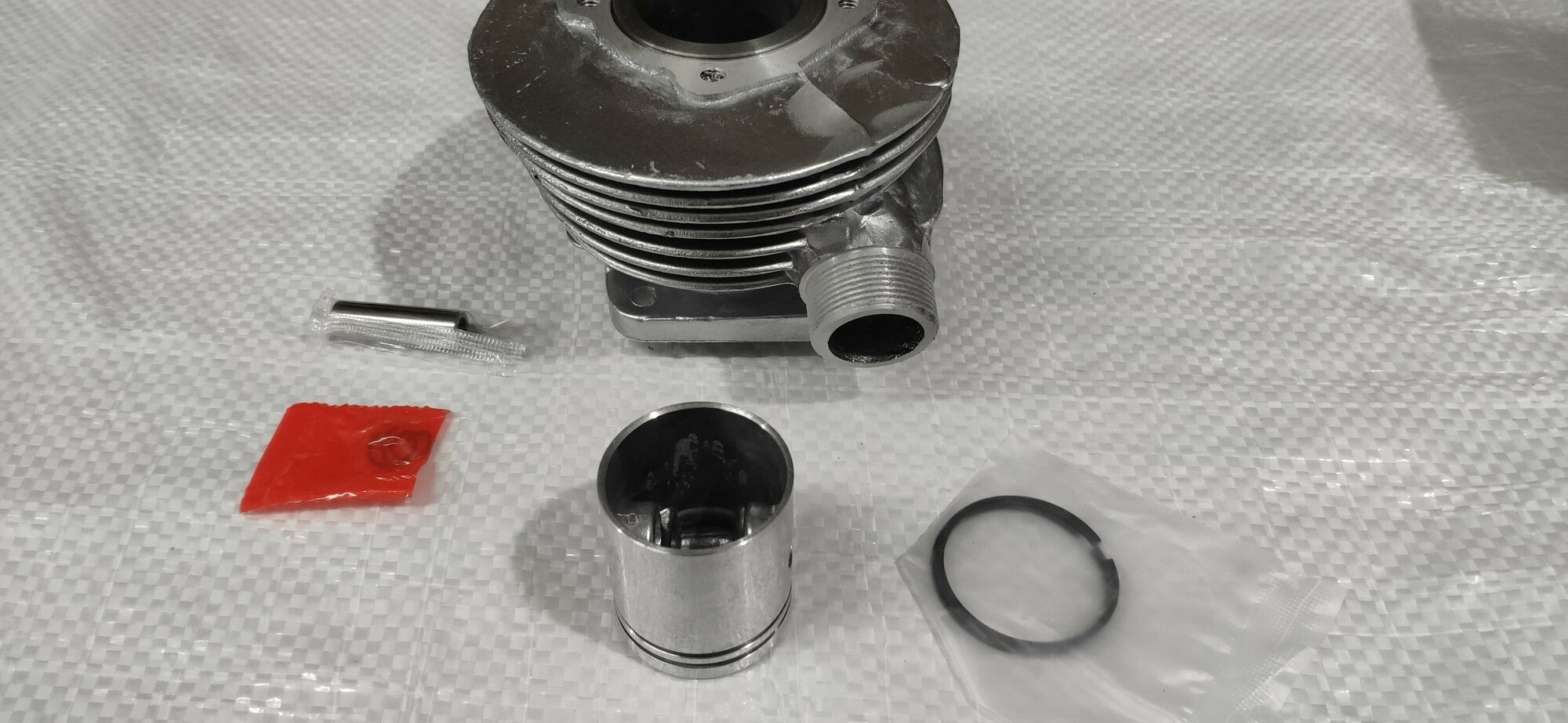Цилиндр Веломотор Д6 Д8 (D 37.8 mm) с поршнем+палец+кольца+стопорные кольца ттмр