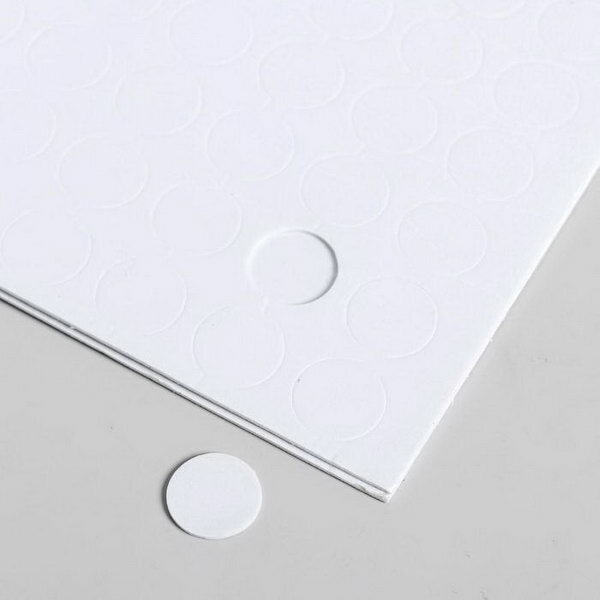 Клейкая лента двухсторонняя "Круглый белый" диаметр 1.5 см на листе 100 шт 20х18.5 см