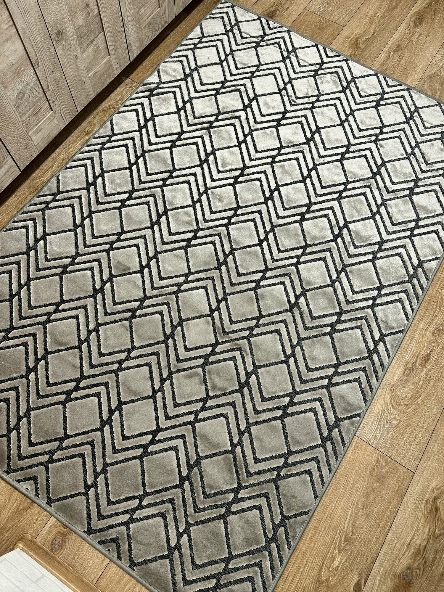 Бельгийский ковёр из вискозы Genova 2.0 x2.9 м. с рельефом серый