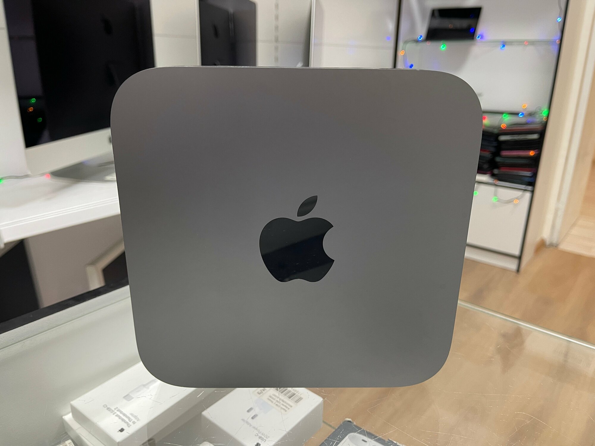 Mac mini 2018 i7 3.2 (6 Core “Hyper Threading”) 8 Gb RAM 250 Gb SSD