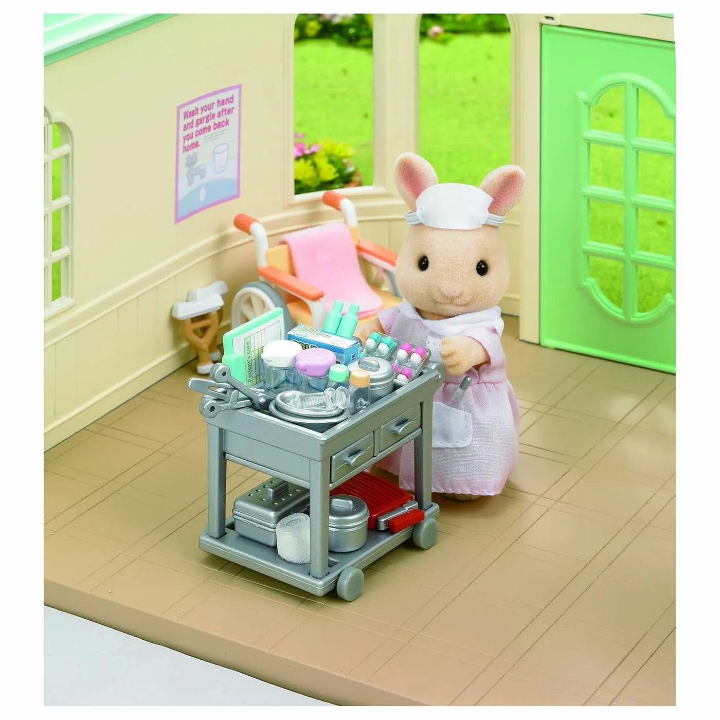 Игровой набор Sylvanian Families Медсесетра с аксессуарами - фото №18