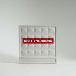 Миниатюра забора ПО-2 держатель для книг (букенд) Obey the books