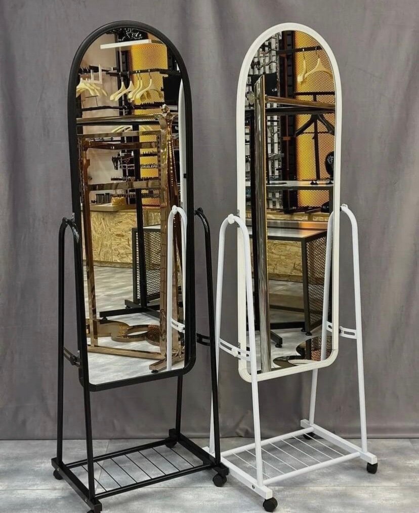 Зеркало напольное на колесах