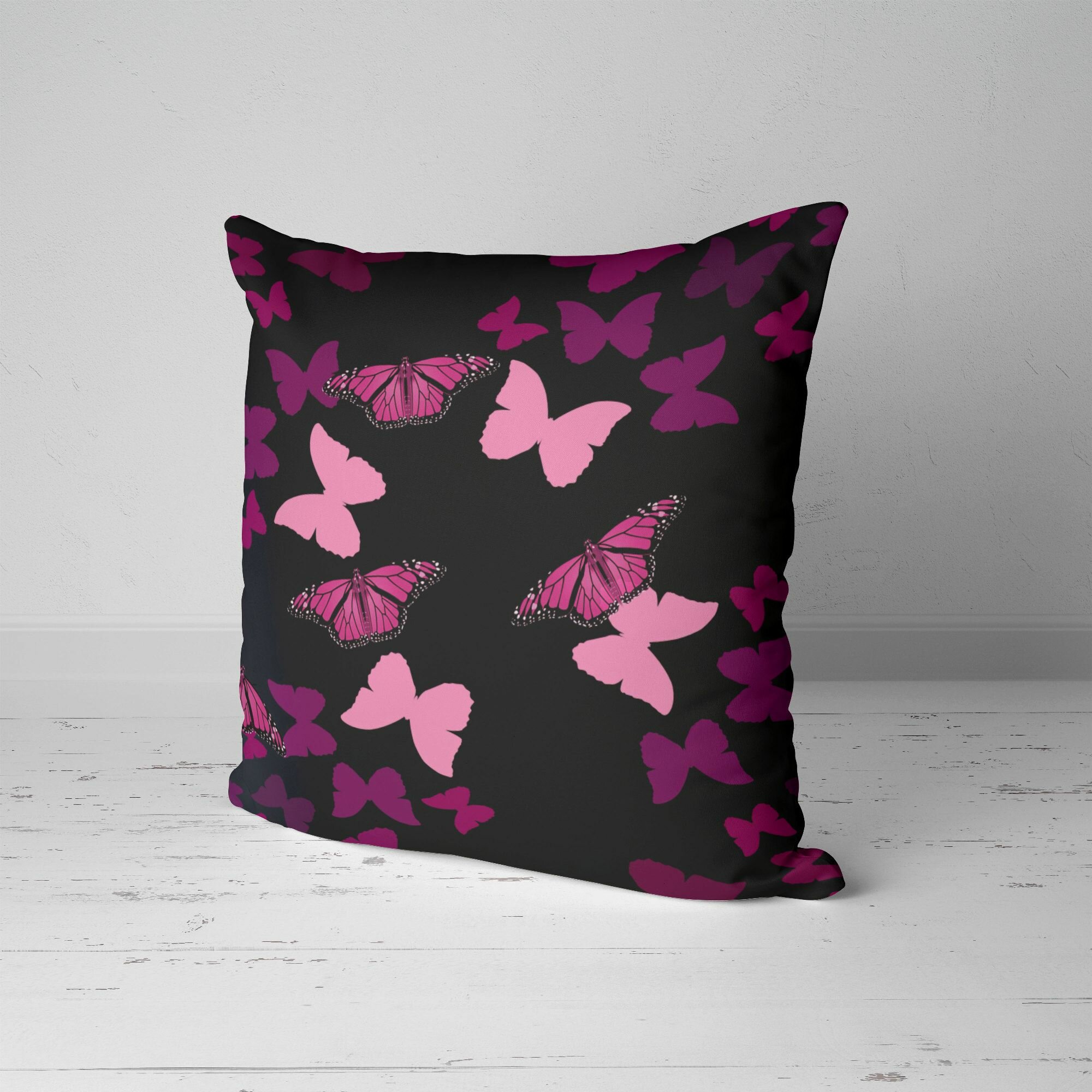 фото Подушка декоративная 45х45см / Цветочки и бабочки / Девушкам / Розовые