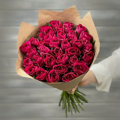 Изображение товара Букет живых цветов из 39 малиновых роз 38см в крафте