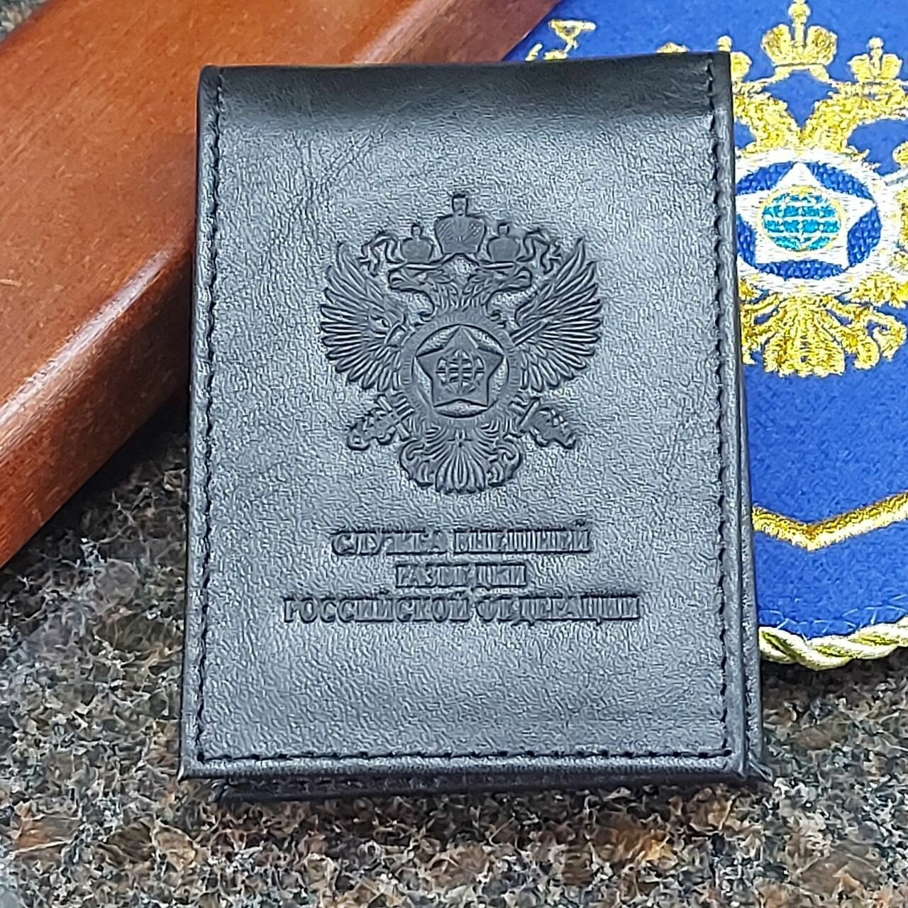 Обложка , черный/золотой