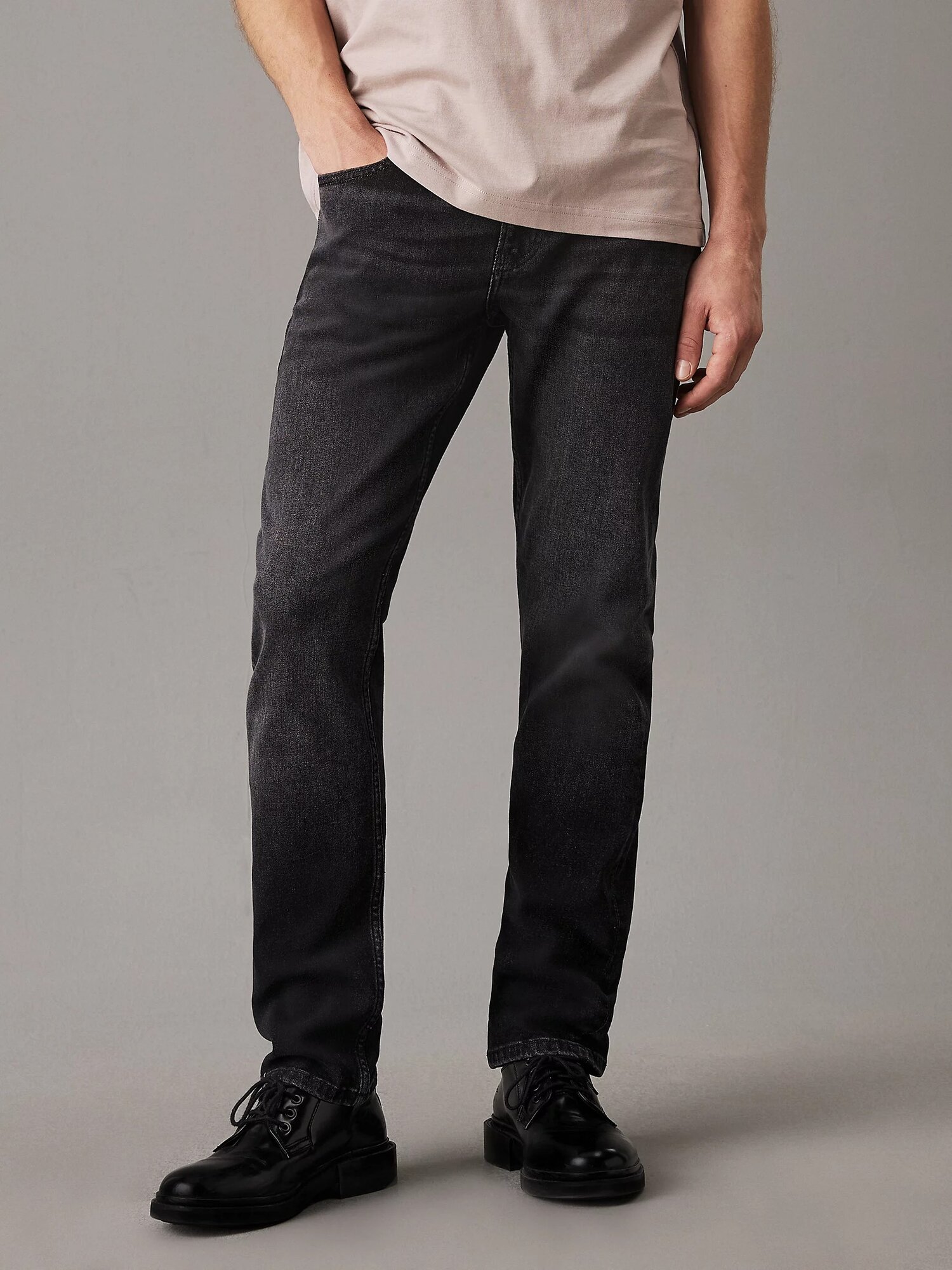 Джинсы классические Calvin Klein Jeans, размер 30/32, черный