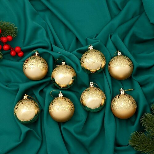 золотистый