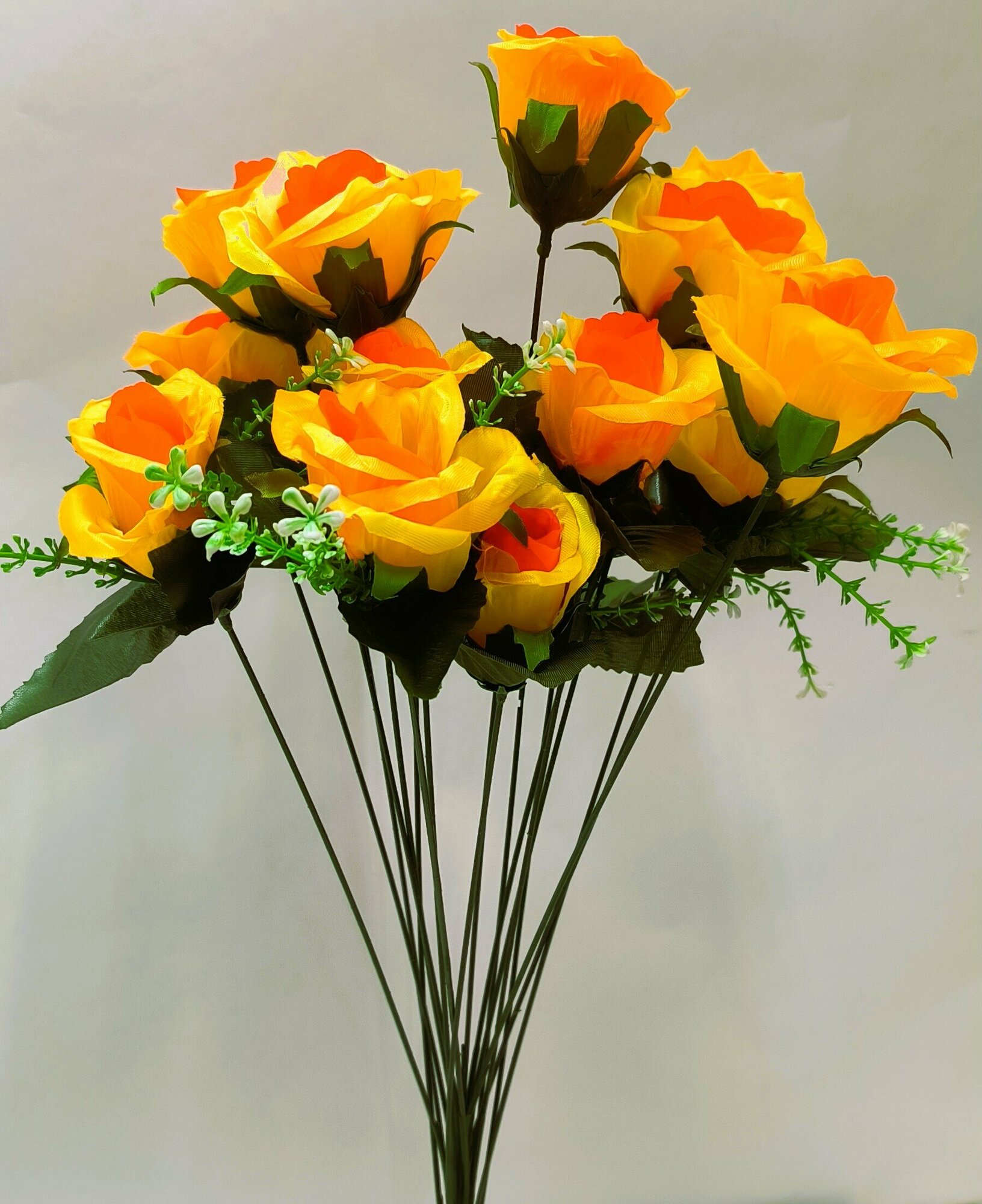Роза искусственная. Высота 62см. На 1 стебле 18 бутонов диаметром 8 см. Цвет желтый.
