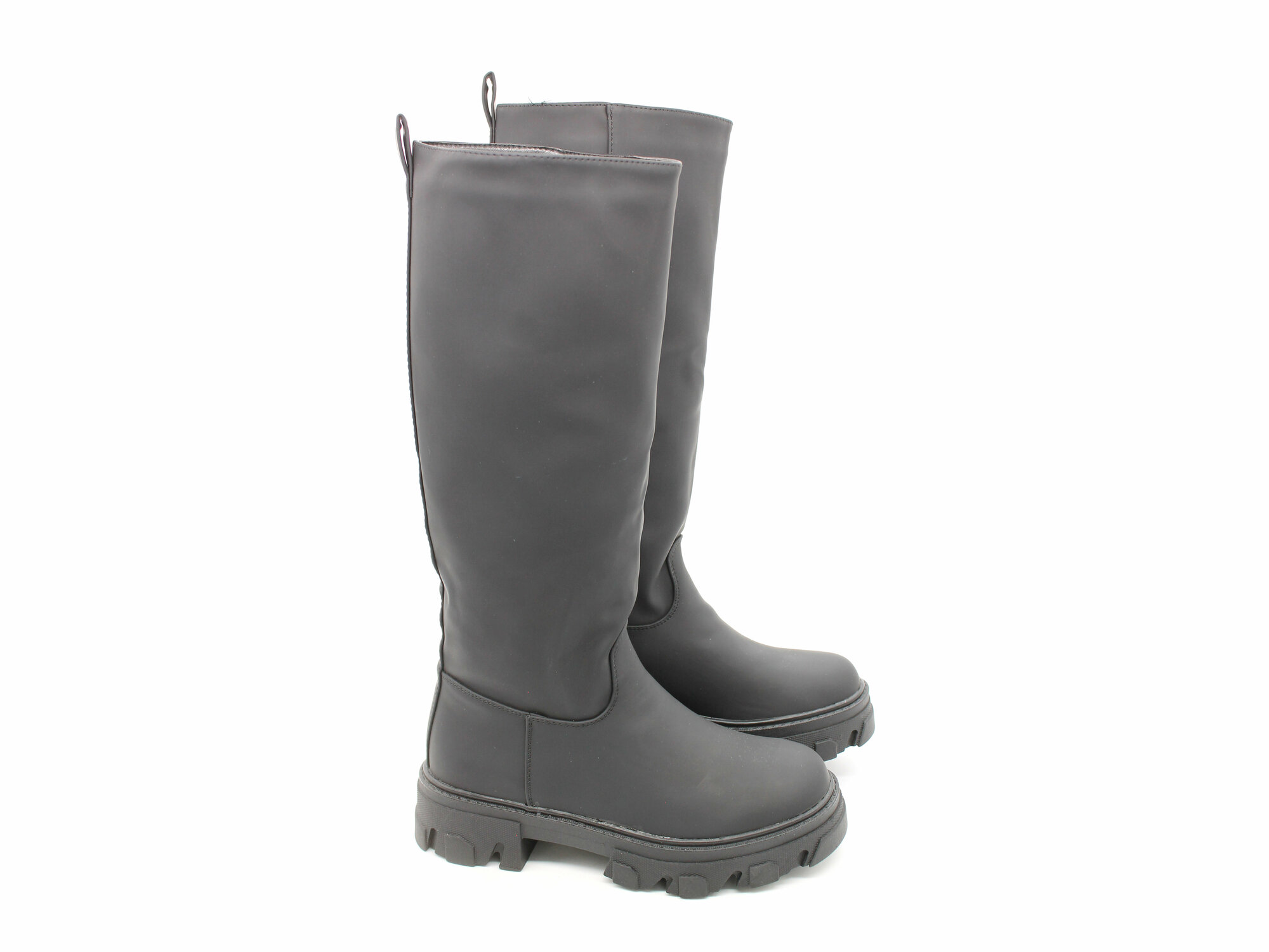 фото Сапоги черные женские демисезонные матовые