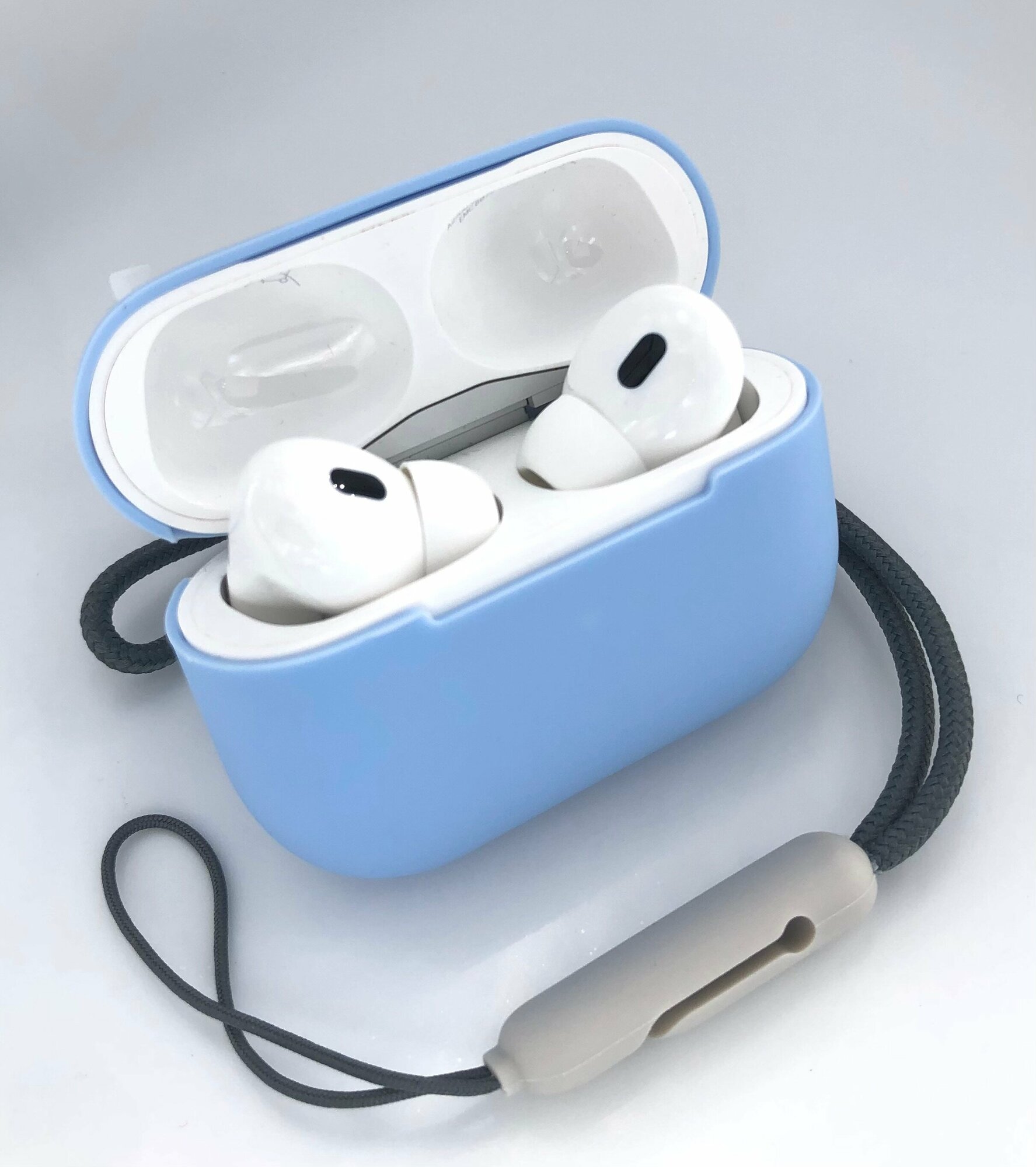 Силиконовый чехол для AirPods Pro 2 с ремешком ультратонкий sky blue